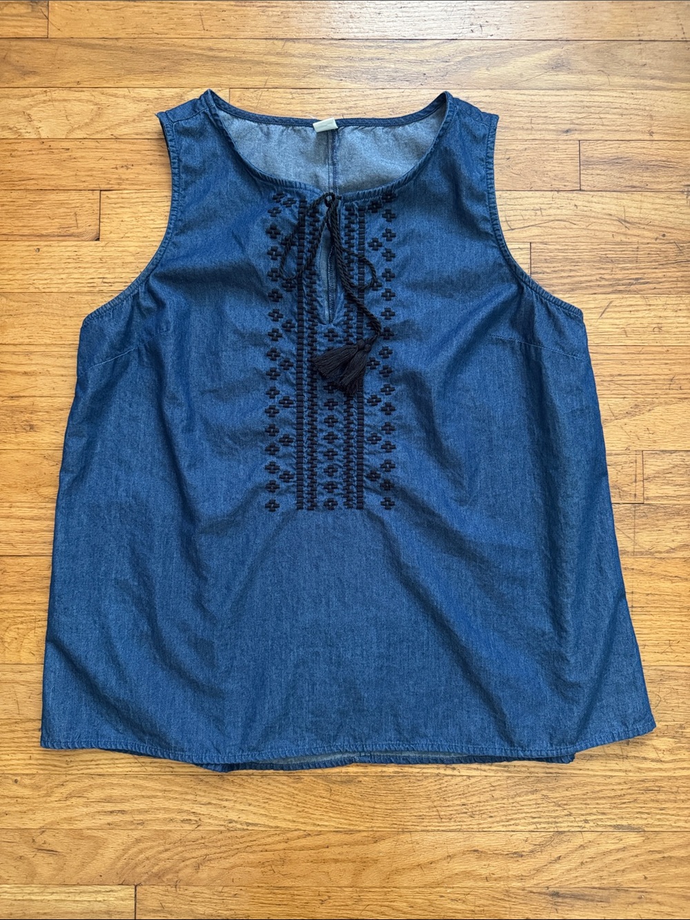 Like New! Chambray Sleeveless Blouse